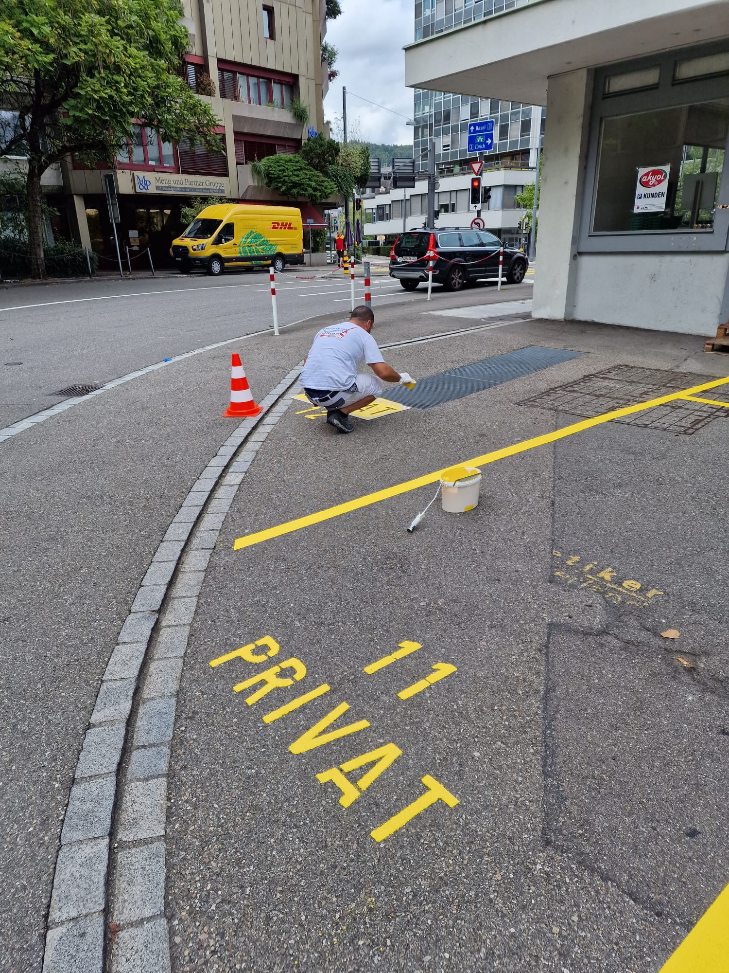 Markierung im Aargau – präzise, langlebige und wetterfeste Bodenmarkierungen für Parkplätze, Zufahrten und Verkehrsflächen.