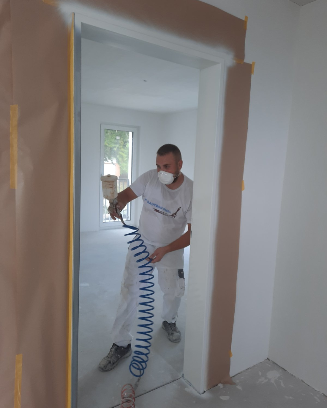 Spritzen im Aargau – gleichmässige, präzise und langlebige Oberflächen für Wände, Decken, Türen und Möbel von T-Bauteam GmbH (4)